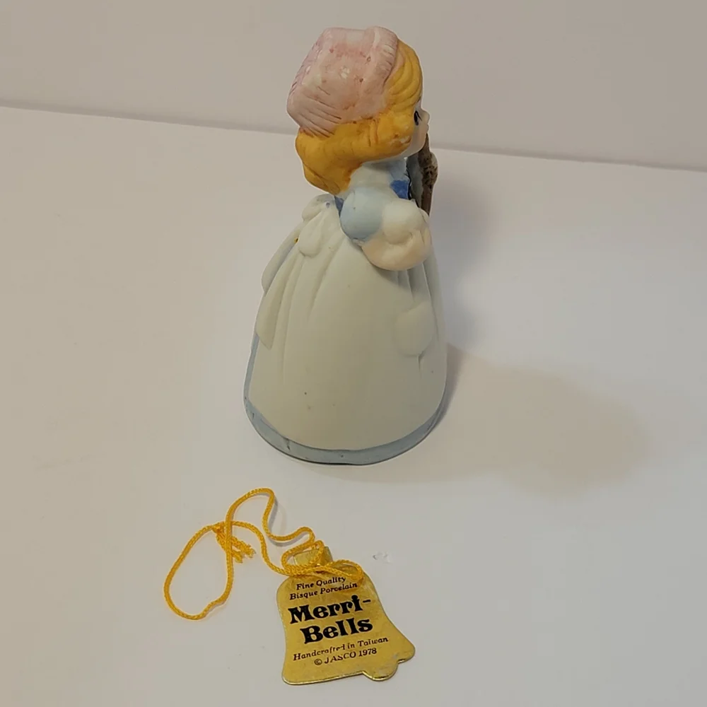 💚Vintage 1978 Jasco Merri-Bells Cinderella‎ Slipper Broom Bisque Bell Figurine